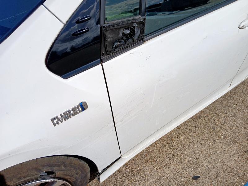 2017 TOYOTA PRIUS BUSINESS ED + PHEV 