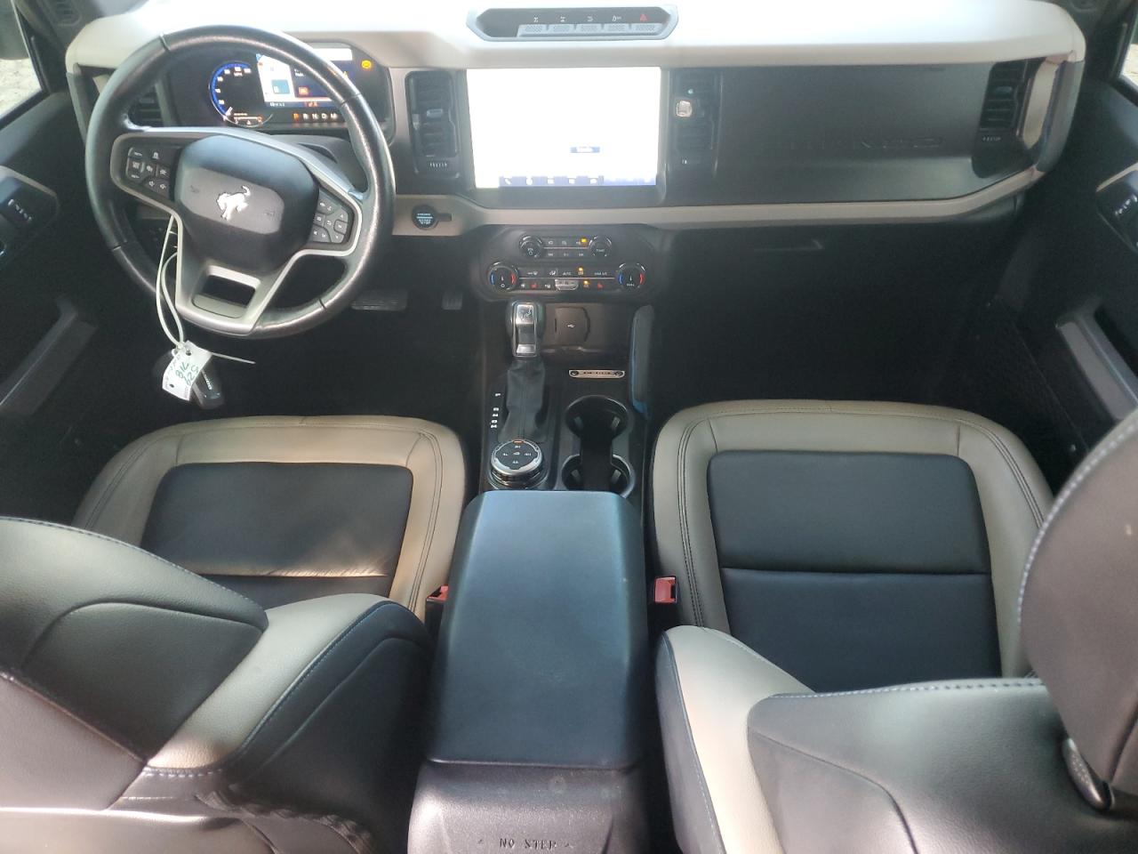 2022 Ford Bronco Base VIN: 1FMEE5DP2NLB39219 Lot: 70924485