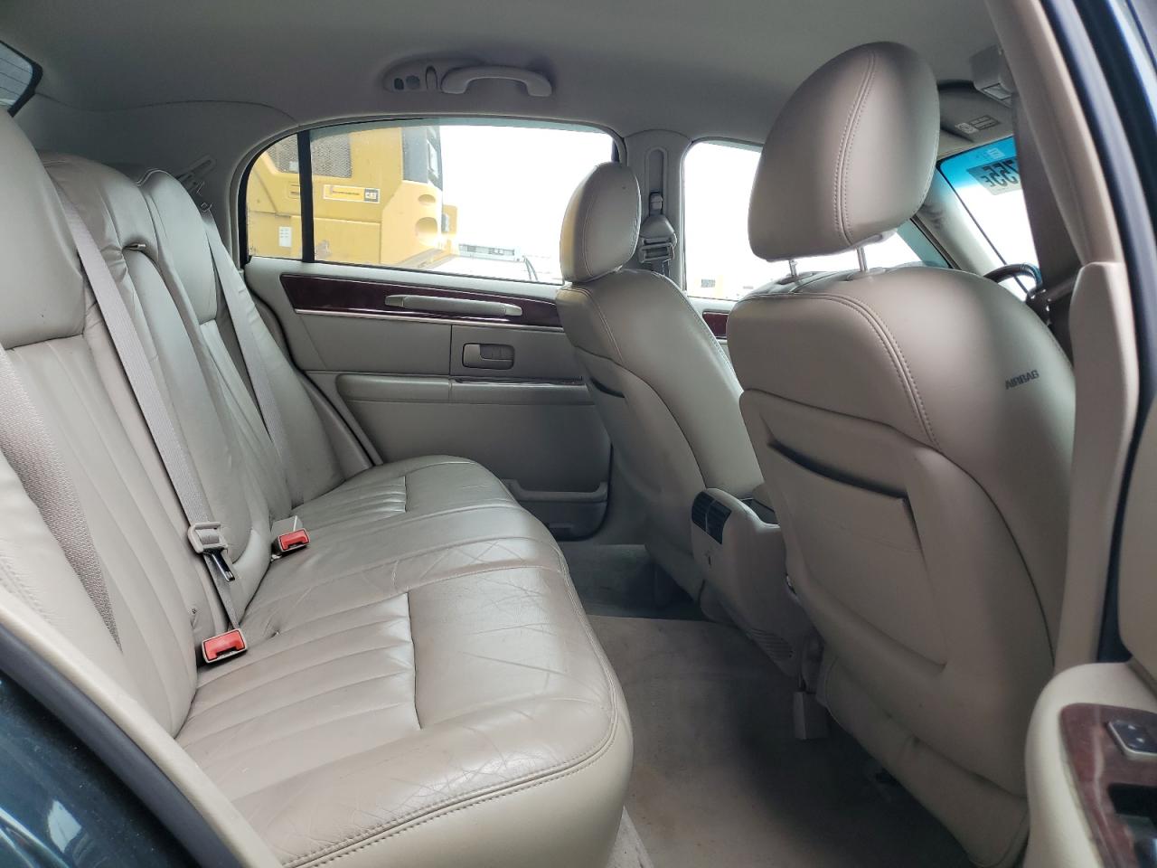 2003 Lincoln Town Car Signature VIN: 1LNHM82W13Y618811 Lot: 84031755