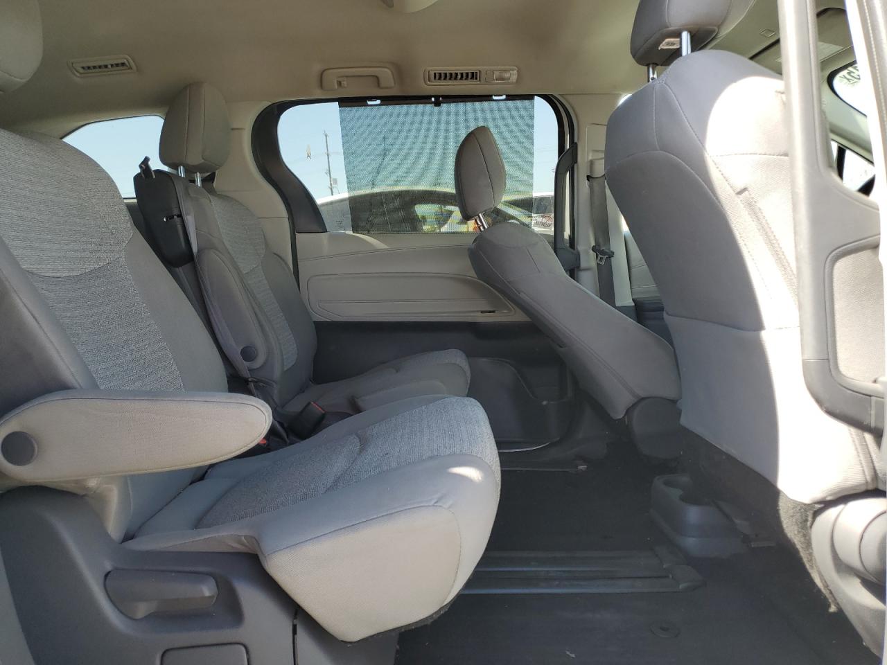 2021 Toyota Sienna Le VIN: 5TDKRKEC9MS042179 Lot: 71556915