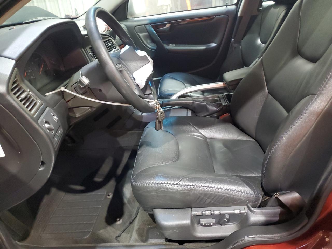 2001 Volvo V70 Xc VIN: YV1SZ58D111015633 Lot: 83797465