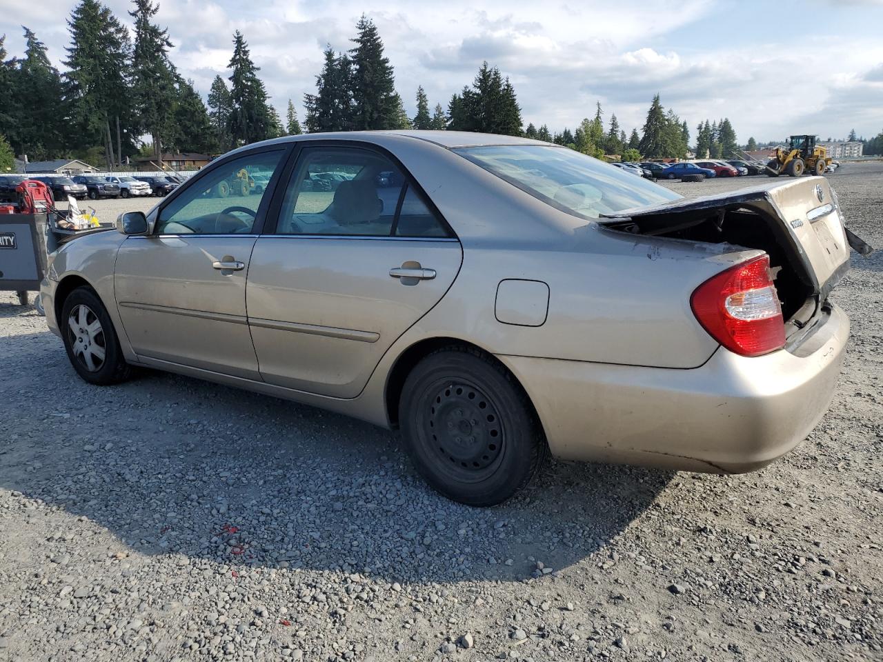 2002 Toyota Camry Le gold null gasoline JTDBE32K020072913 photo #3