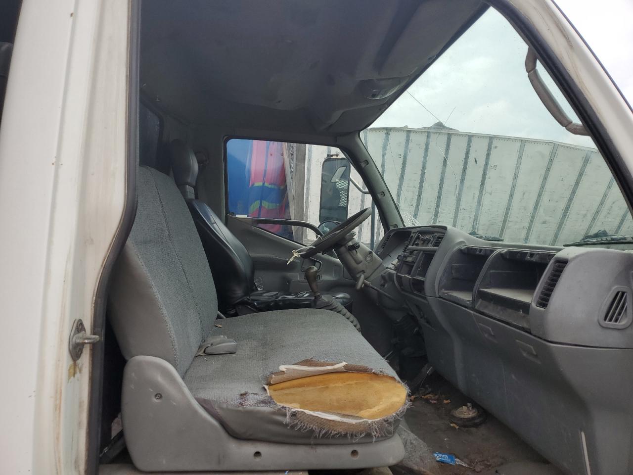 2001 Mitsubishi Fuso Fe 639 - Semi Truck VIN: JW6AAE1H31L004773 Lot: 82157885