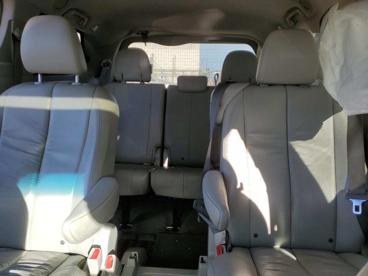 2011 Toyota Sienna Xle VIN: 5TDYK3DC5BS037872 Lot: 81251495