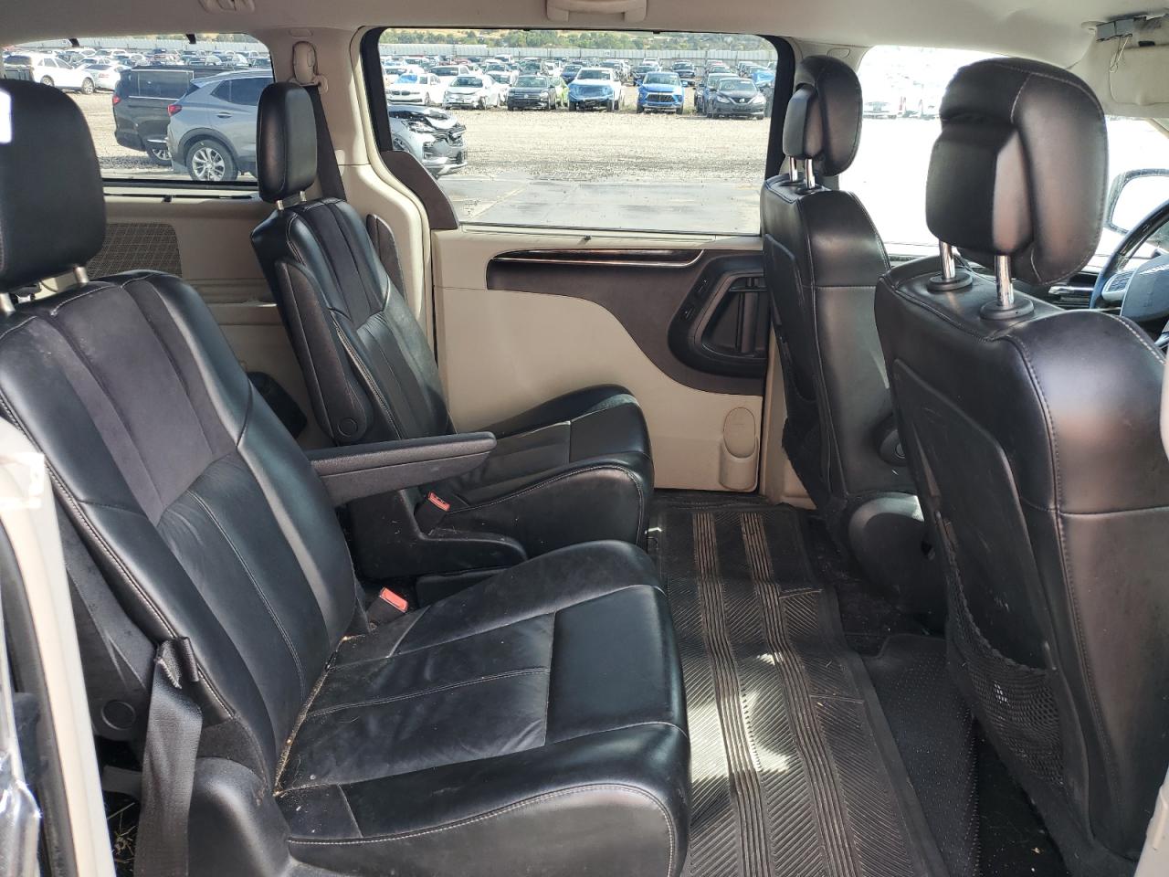 2013 Chrysler Town & Country Limited VIN: 2C4RC1GG6DR630947 Lot: 81722195