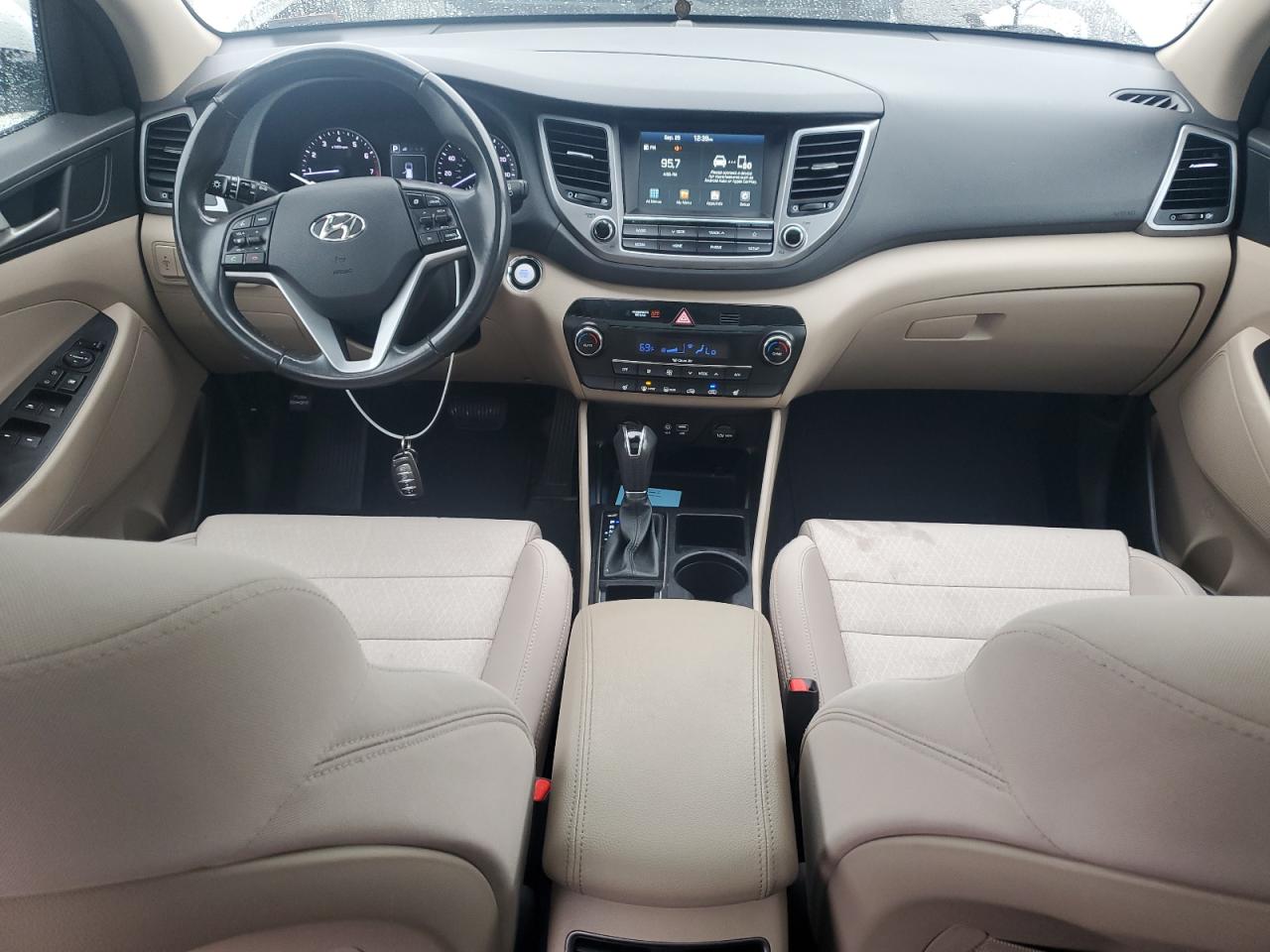 2018 Hyundai Tucson Value VIN: KM8J33A28JU775133 Lot: 82092595