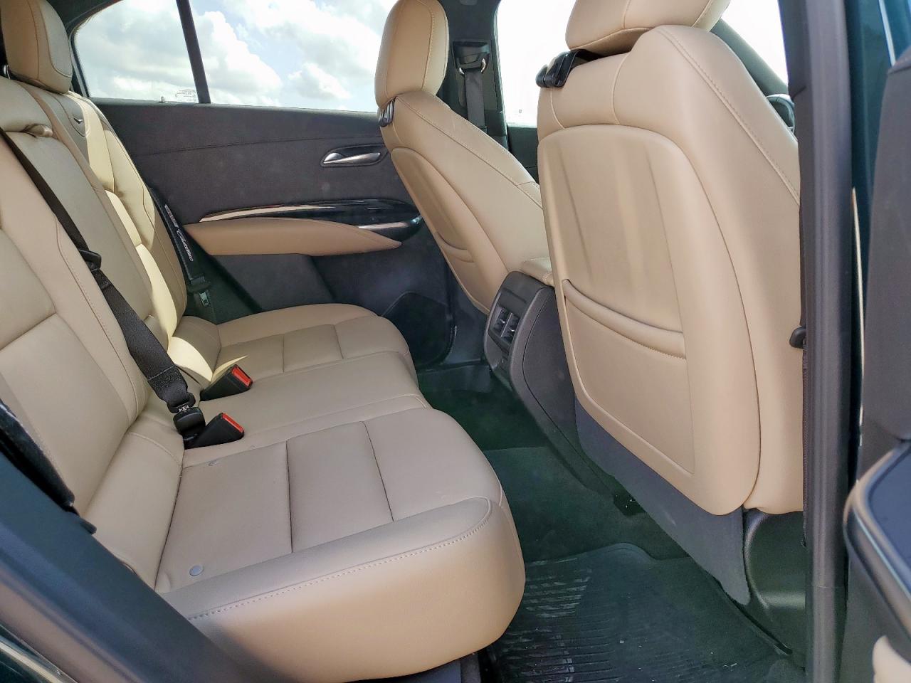 2024 Cadillac Xt4 Luxury VIN: 1GYAZAR42RF235154 Lot: 80491085