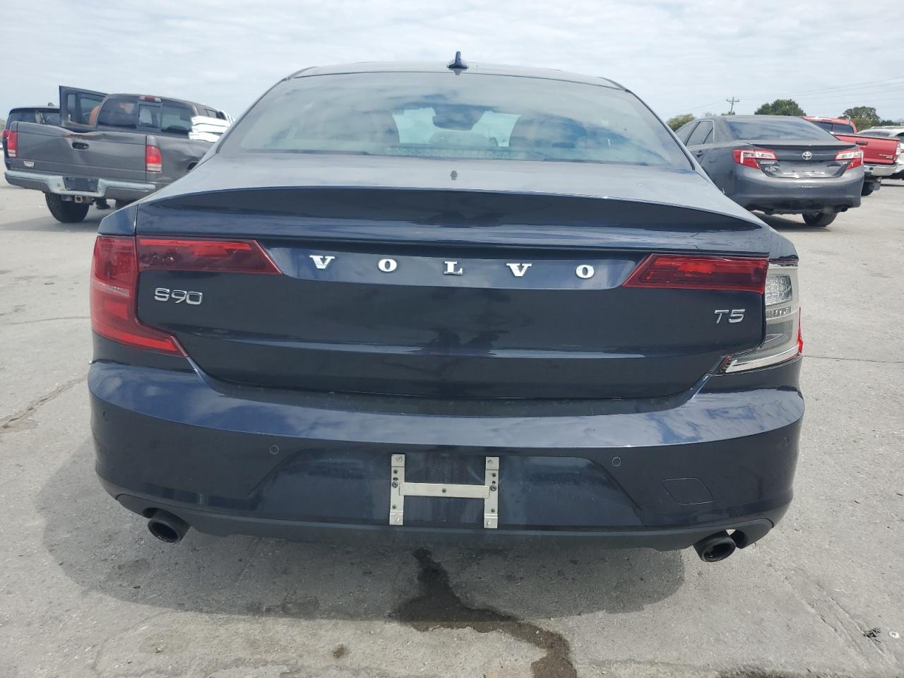 2019 Volvo S90 T5 Momentum VIN: LVY102AK7KP089505 Lot: 80066185
