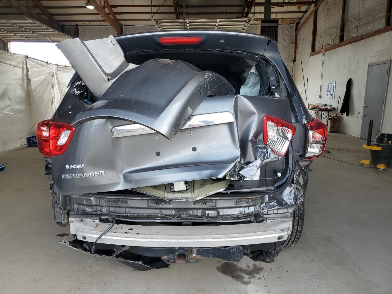 2018 Nissan Pathfinder S VIN: 5N1DR2MN2JC631725 Lot: 81073065