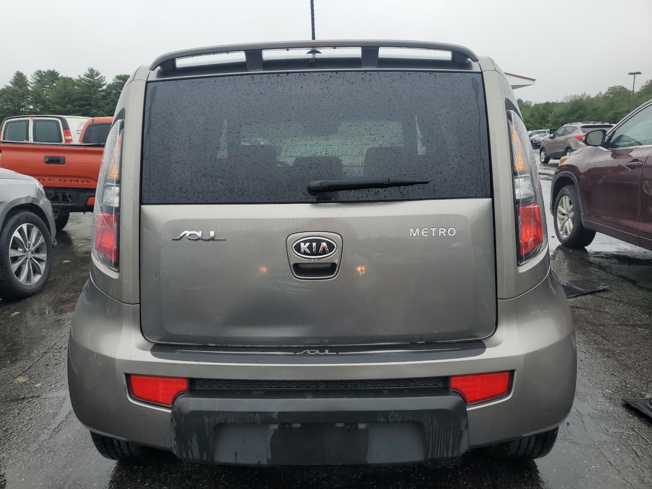 2010 Kia Soul + VIN: KNDJT2A23A7160986 Lot: 81385835