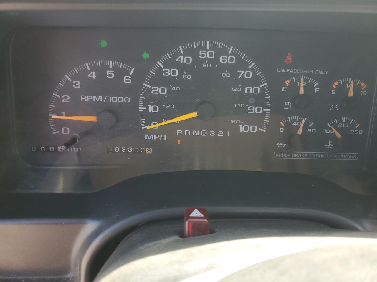 1999 GMC Suburban K2500 VIN: 1GKGK26J7XJ727553 Lot: 81513235