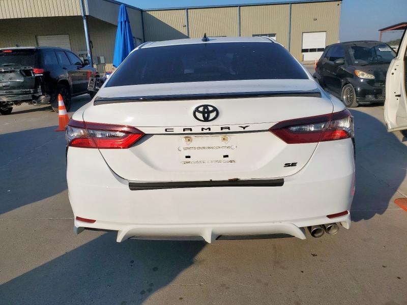  TOYOTA CAMRY 2022 Белы