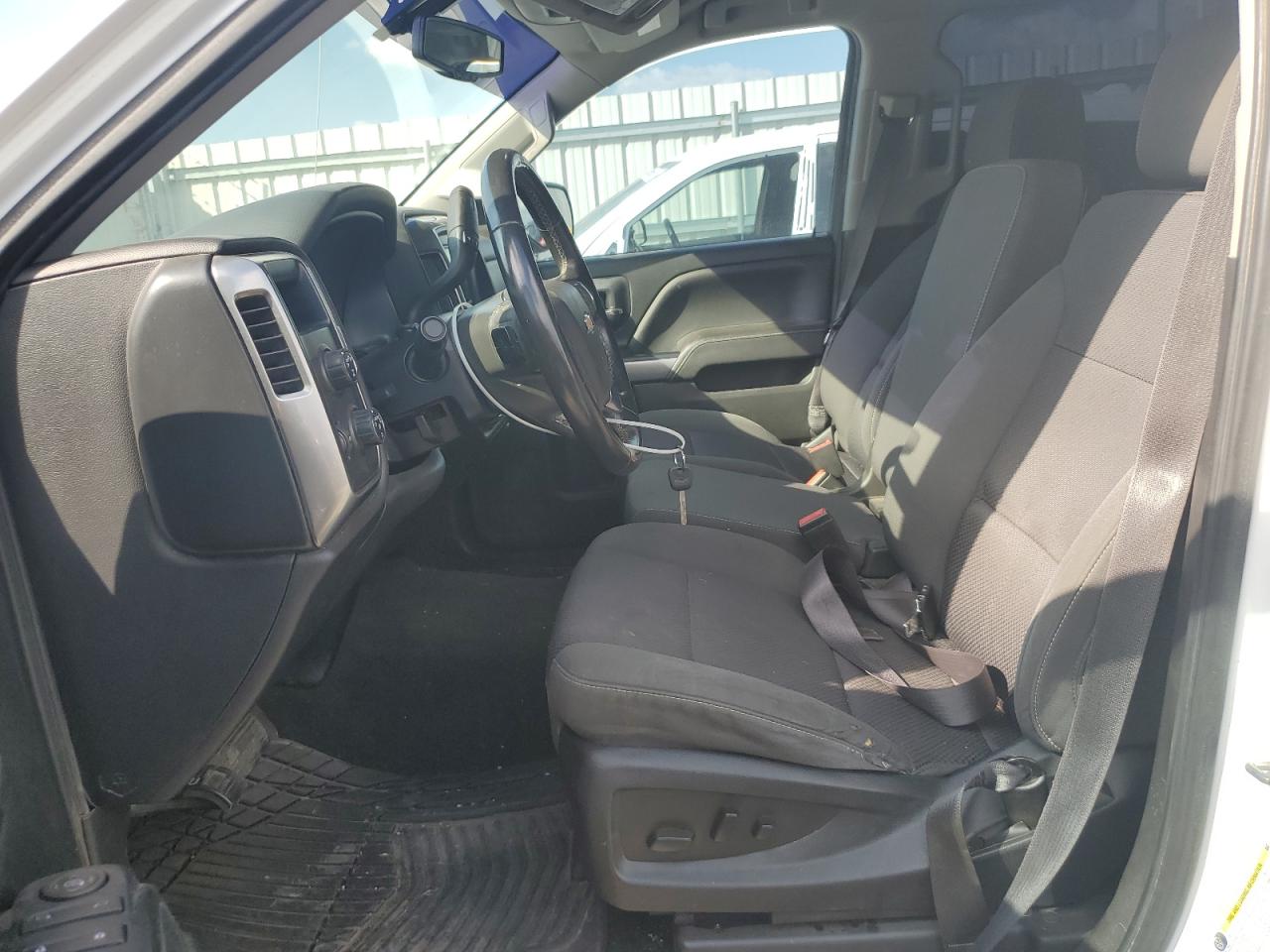 2018 Chevrolet Silverado K1500 Lt VIN: 3GCUKREC8JG143892 Lot: 82059655