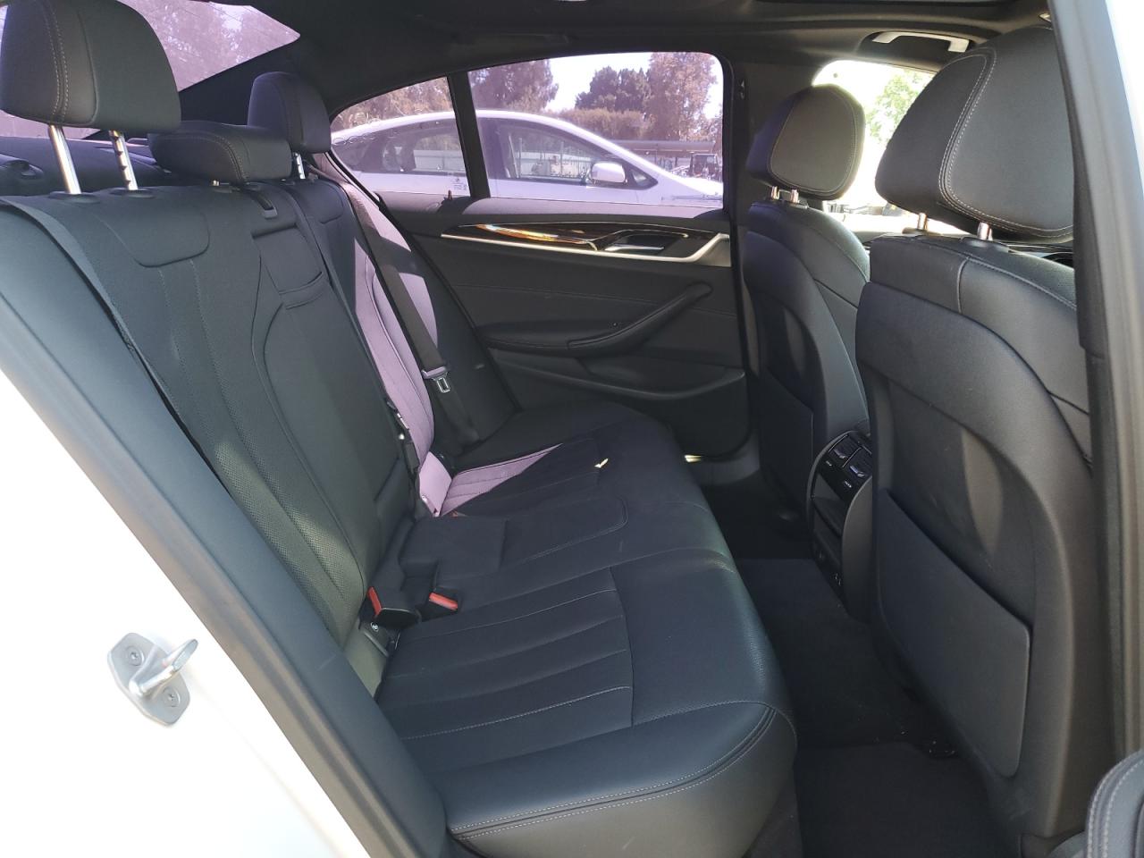 Фото: WBA53BH02MCF27541