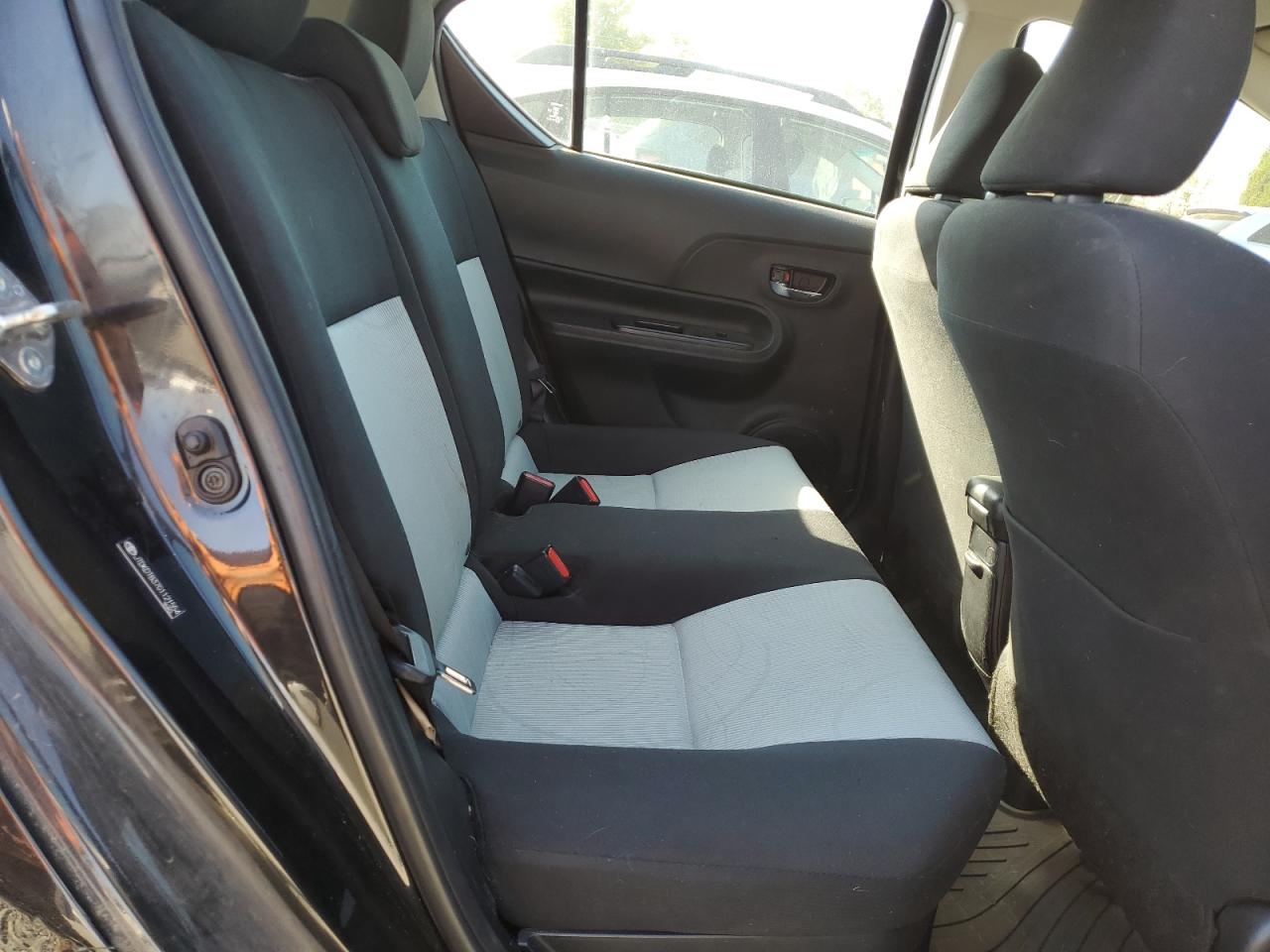 2016 Toyota Prius C VIN: JTDKDTB37G1121554 Lot: 82160985