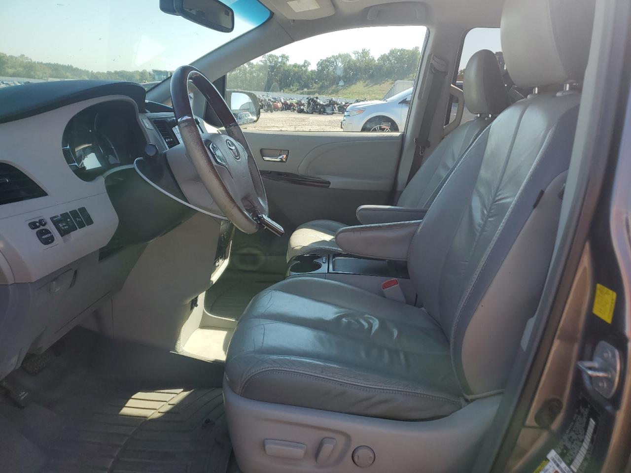 2011 Toyota Sienna Xle VIN: 5TDDK3DC7BS011546 Lot: 84568805