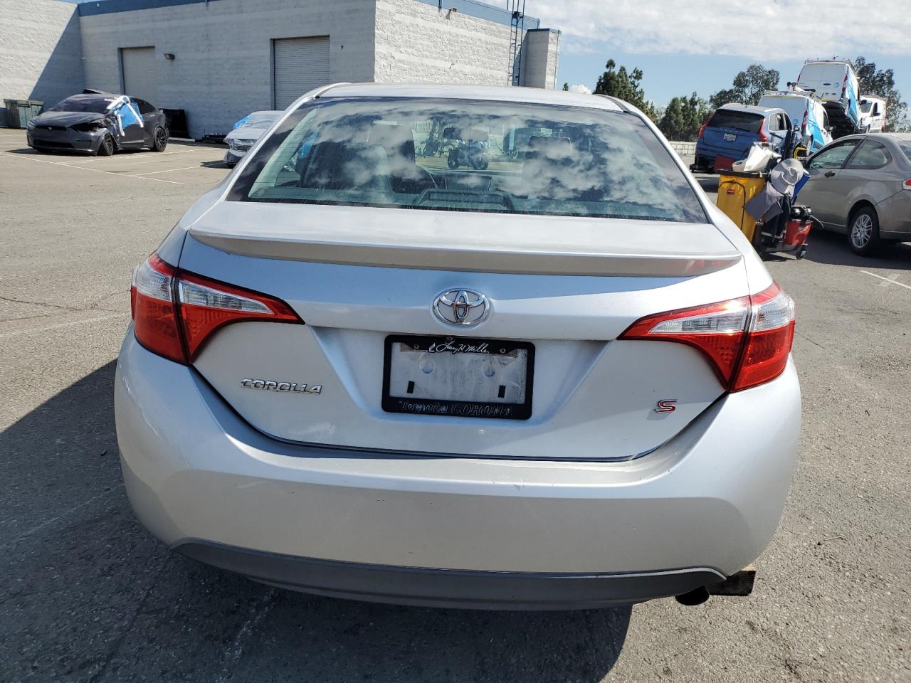2015 Toyota Corolla L VIN: 5YFBURHE2FP365067 Lot: 81071085