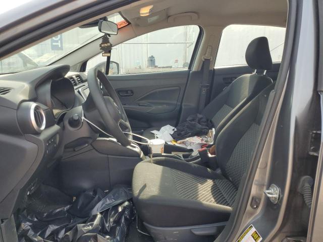  NISSAN VERSA 2024 Серый