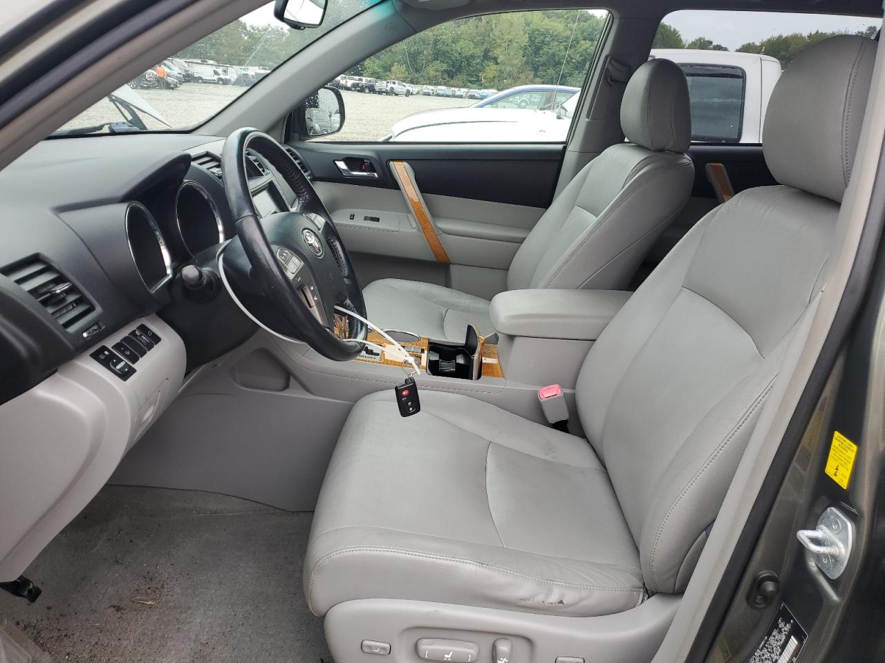 2010 Toyota Highlander Hybrid Limited VIN: JTEJW3EH0A2040681 Lot: 83945445