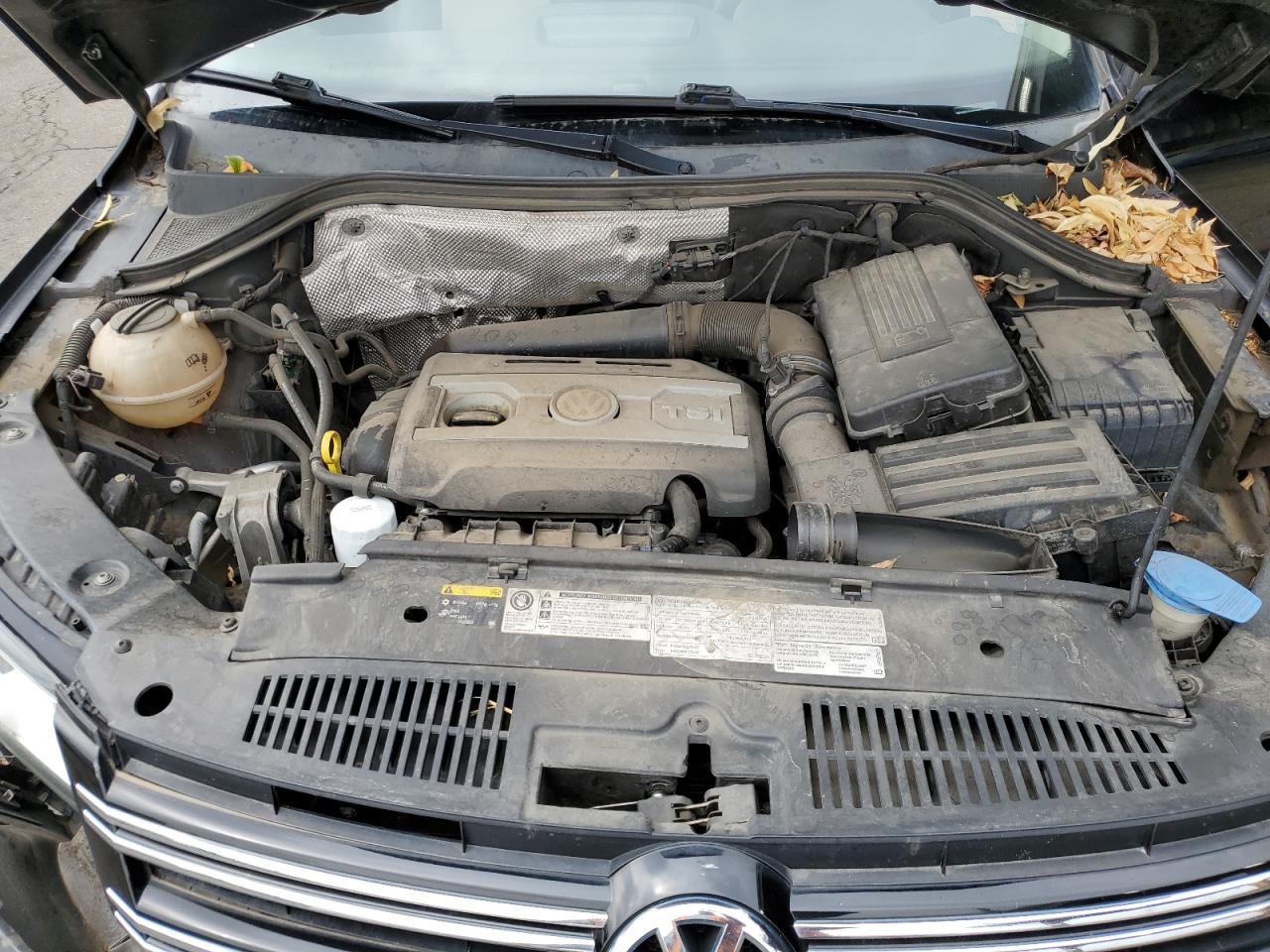 2017 Volkswagen Tiguan S VIN: WVGBV7AXXHK000954 Lot: 71860675