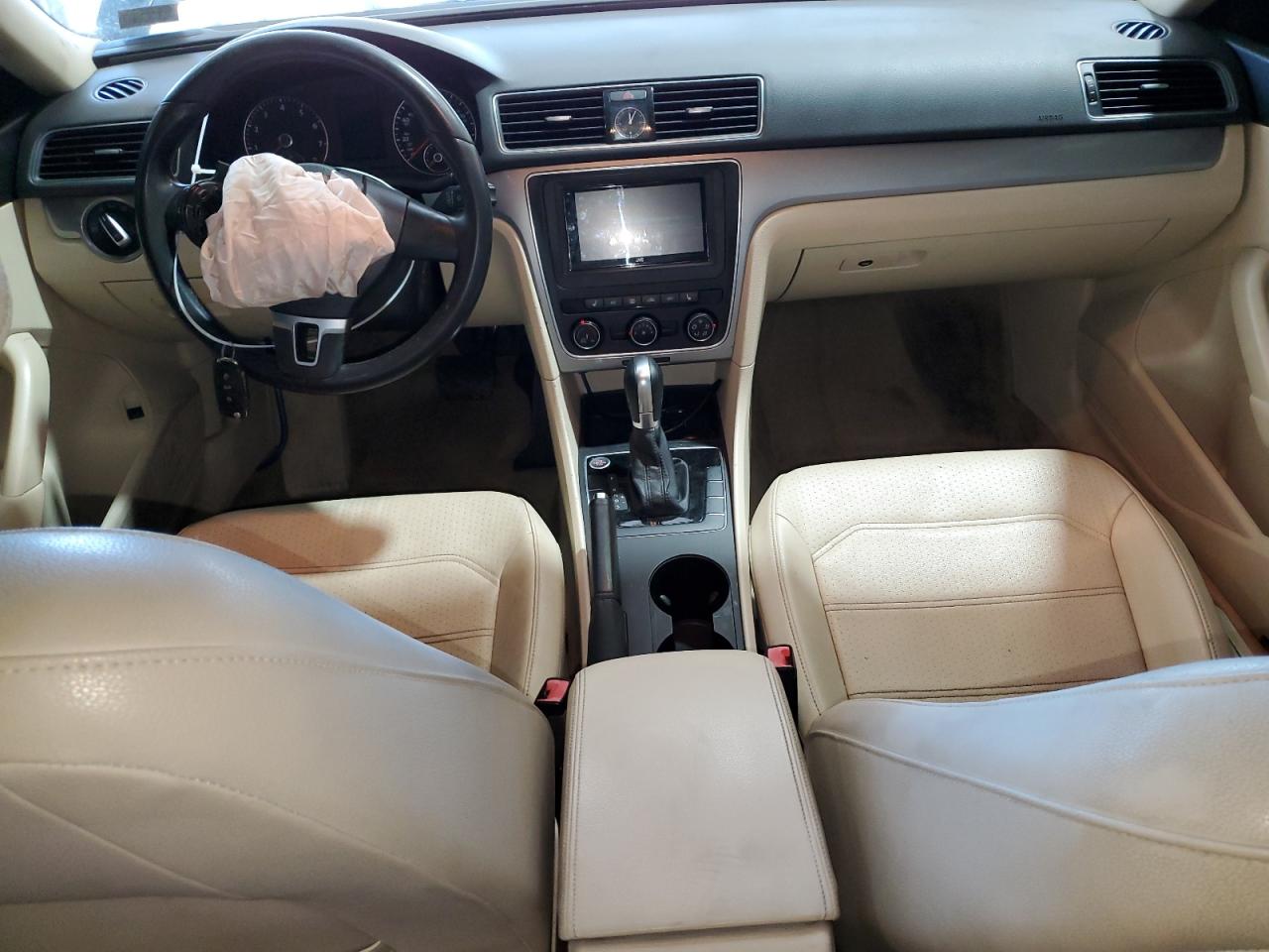 2015 Volkswagen Passat S VIN: 1VWAT7A36FC105045 Lot: 81432475