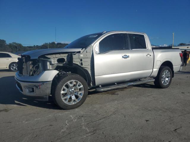  NISSAN TITAN 2020 Srebrny