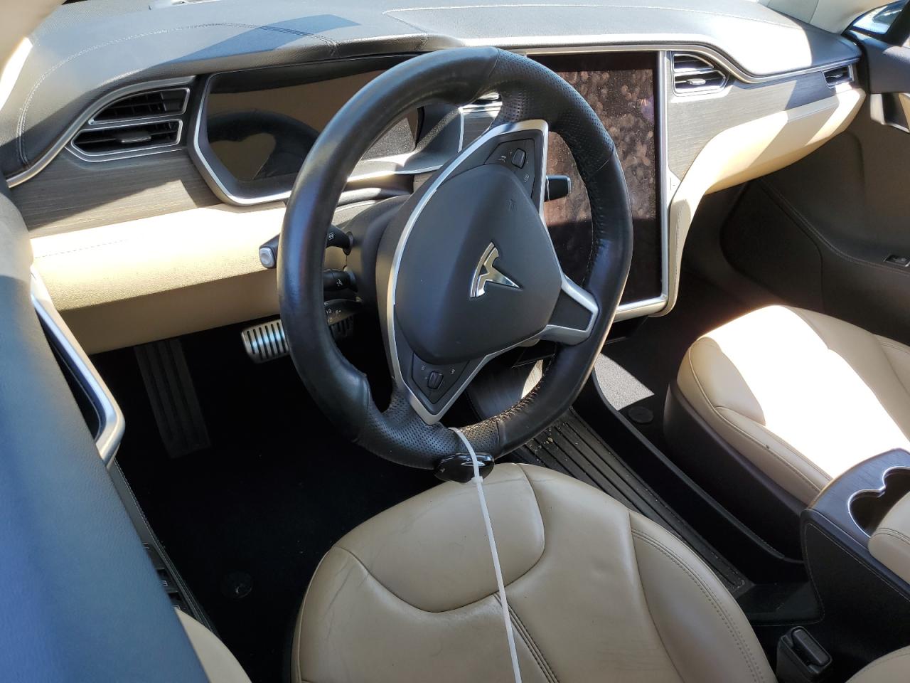 2014 Tesla Model S VIN: 5YJSA1S10EFP53683 Lot: 82171005