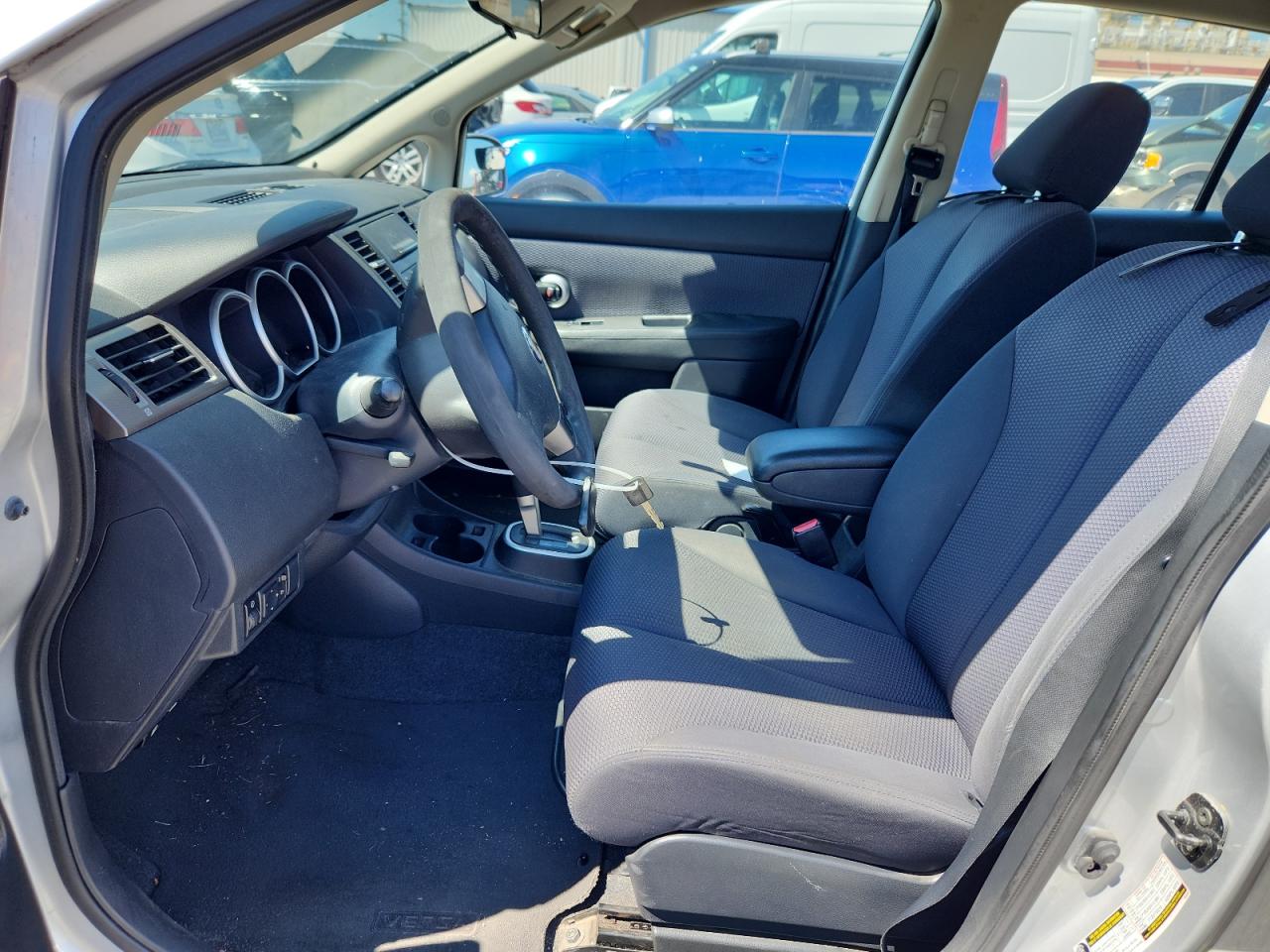 2009 Nissan Versa S VIN: 3N1BC13E89L420136 Lot: 83864375