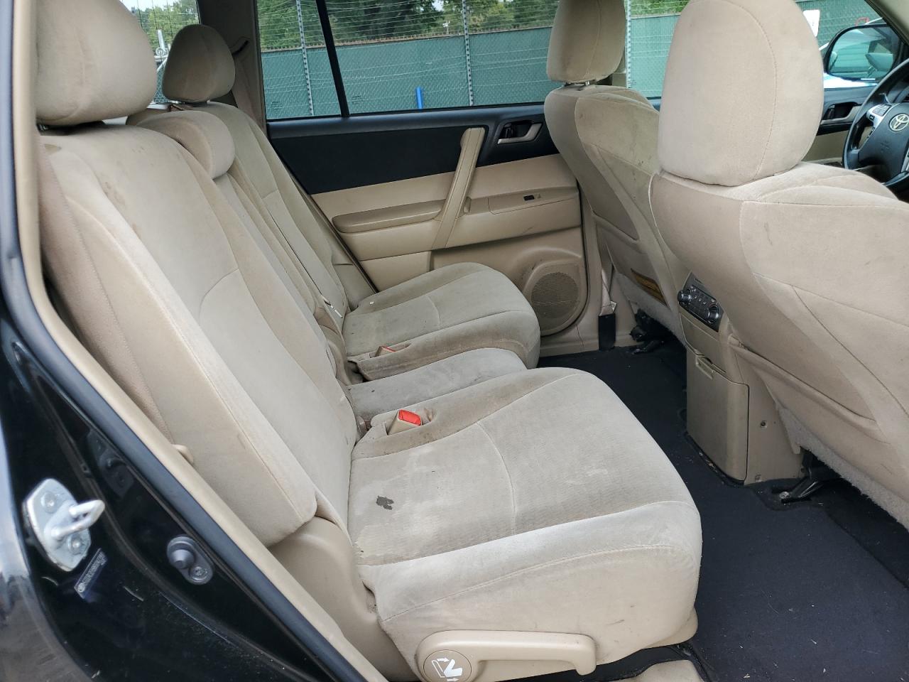 2011 Toyota Highlander Base VIN: 5TDZK3EH9BS042393 Lot: 81420255