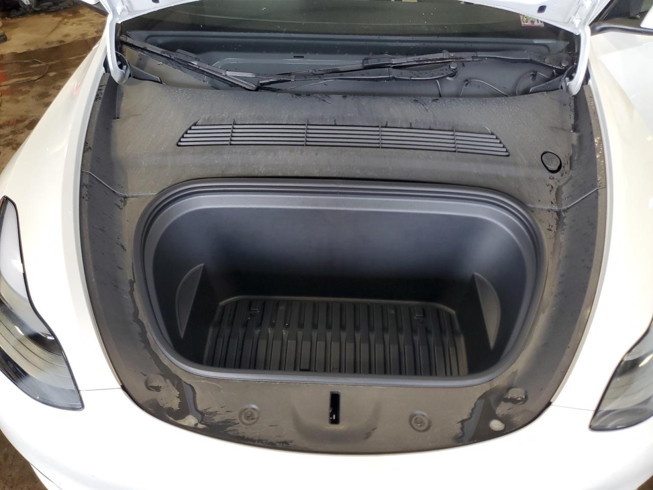 2025 Tesla Model Y VIN: 7SAYGDEE4SF223000 Lot: 69473505