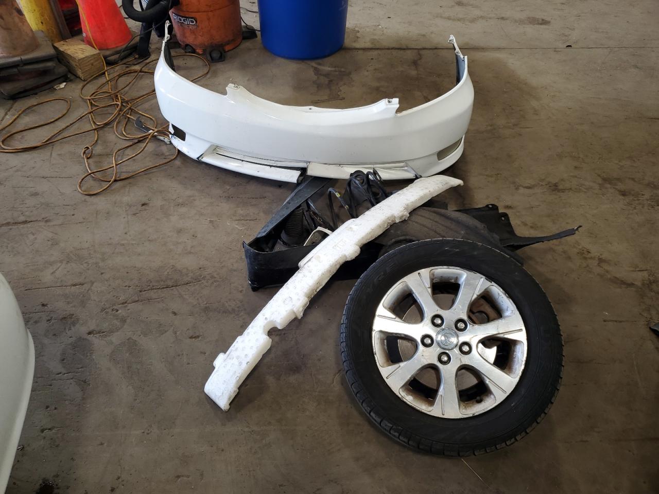 2005 Toyota Camry Le VIN: 4T1BF30K95U611747 Lot: 83871105