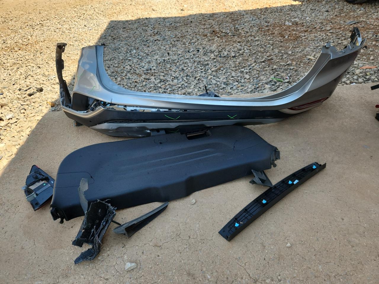 2020 Hyundai Santa Fe Sel VIN: 5NMS33AD9LH252062 Lot: 81024165