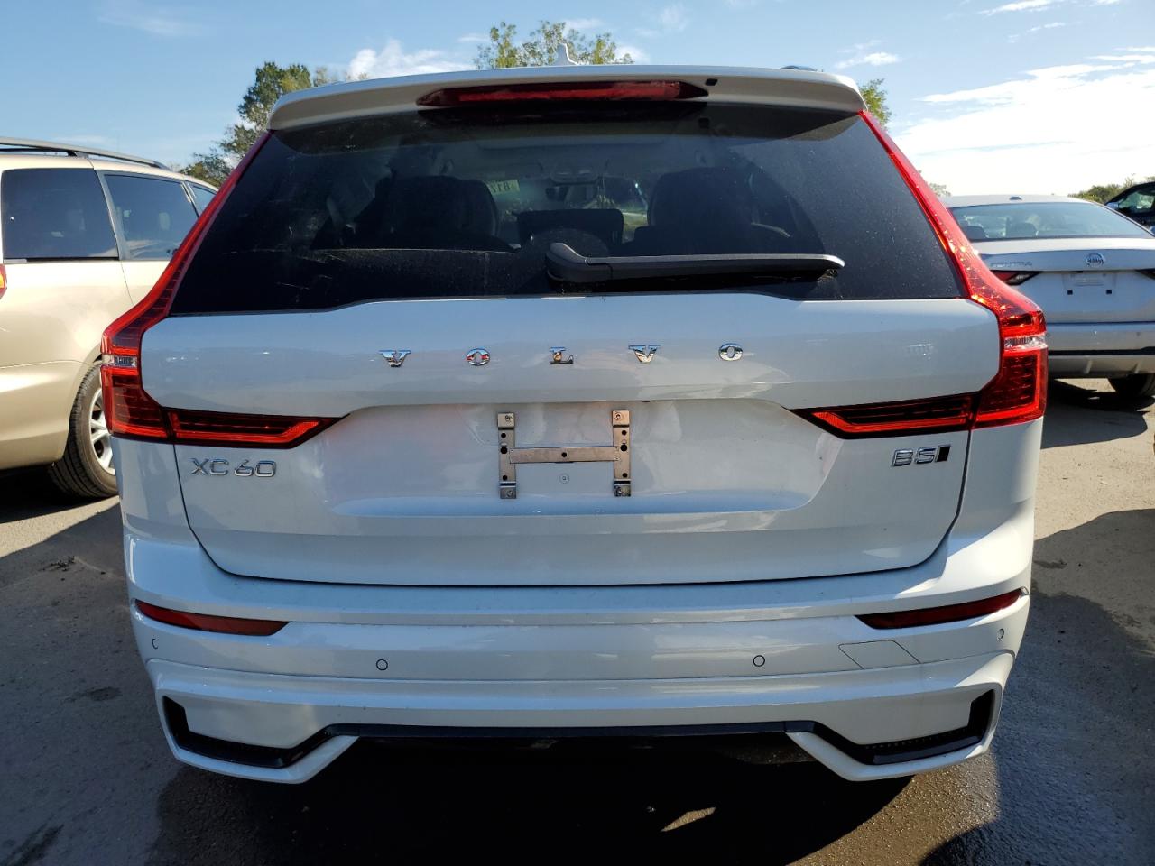 2025 Volvo Xc60 Plus VIN: YV4M12RC2S1219690 Lot: 81719625