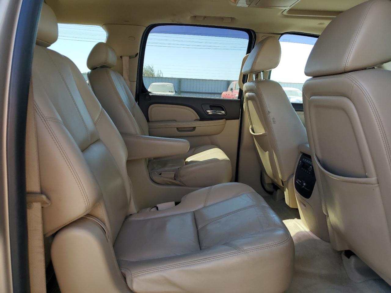 2008 GMC Yukon VIN: 1GKFK66898J242705 Lot: 81885685
