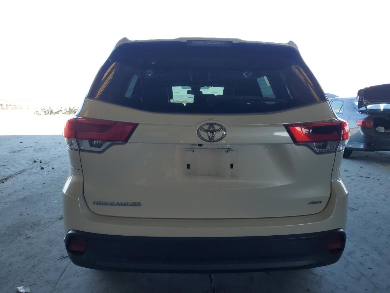 2019 Toyota Highlander Le VIN: 5TDBZRFH4KS958445 Lot: 80706275