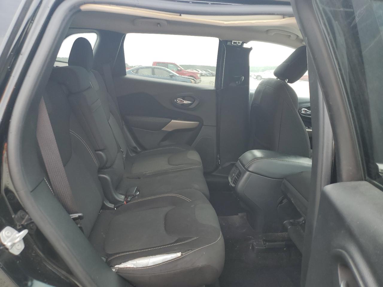 2017 Jeep Cherokee Latitude VIN: 1C4PJMCB4HW584301 Lot: 71077695