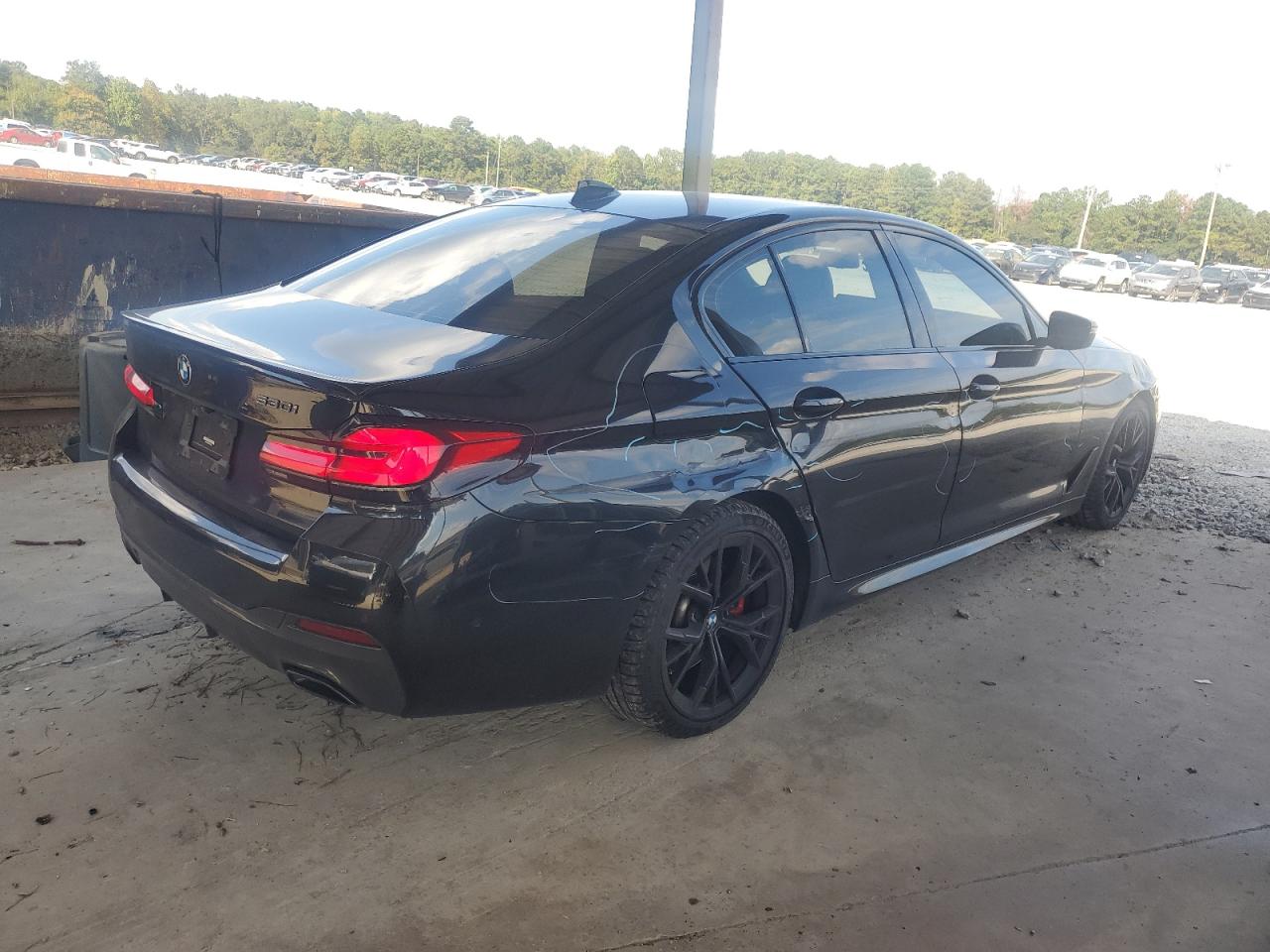 Фото: WBA53BH00NCJ43210