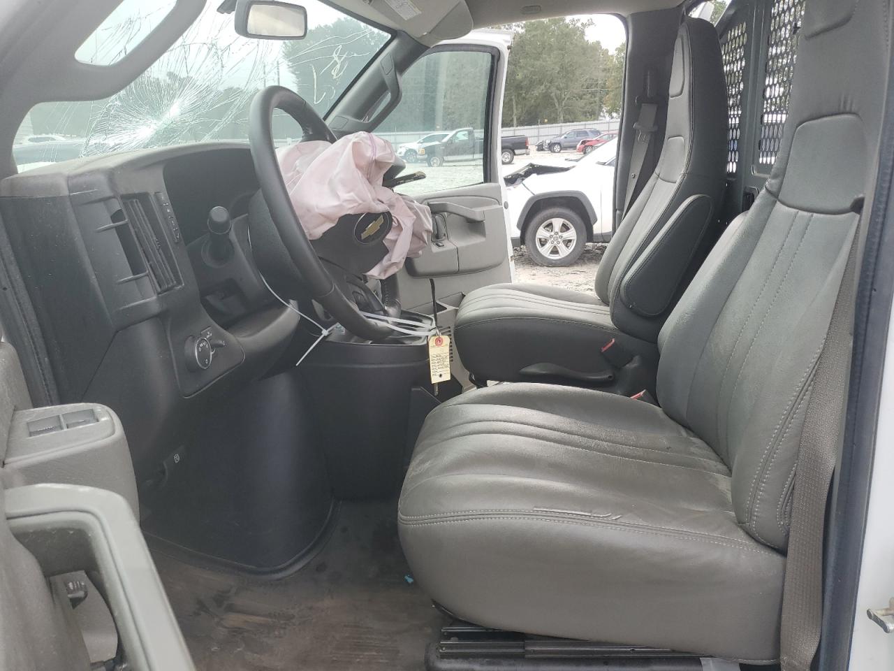 2020 Chevrolet Express G2500 VIN: 1GCWGAFG3L1253439 Lot: 84404875