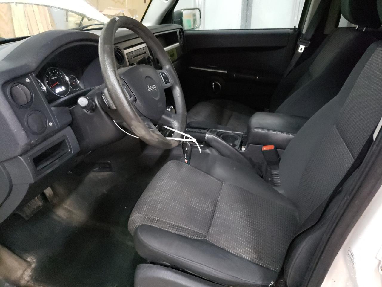 2010 Jeep Commander Sport VIN: 1J4RG4GK5AC131582 Lot: 81515905