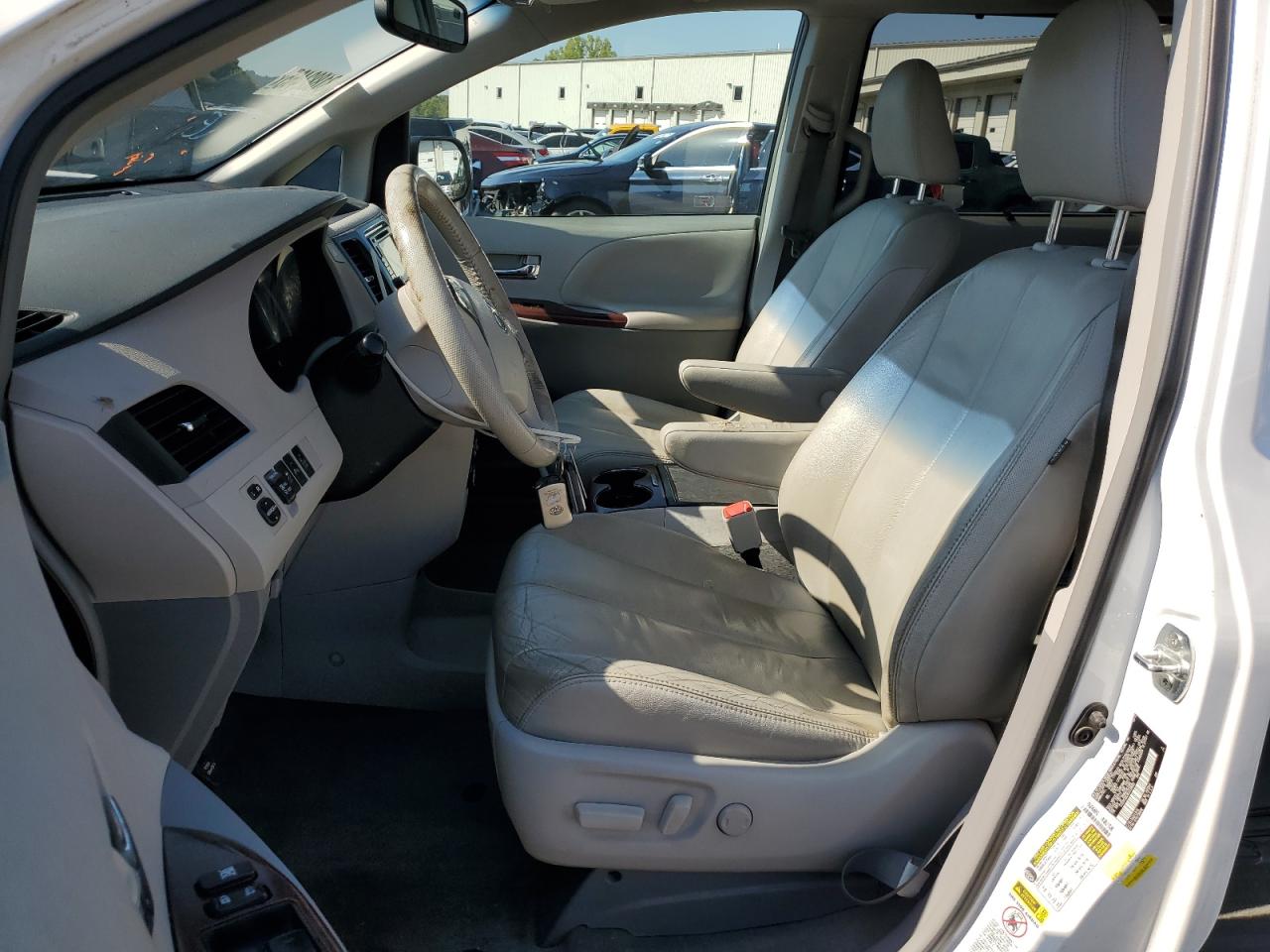 2014 Toyota Sienna Xle VIN: 5TDYK3DC9ES438989 Lot: 81882465