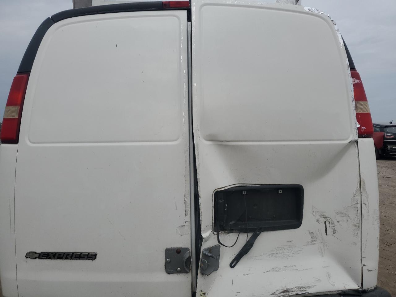 2010 Chev Express G15 VIN: 1GCUGADX2A1179874 Lot: 81594455