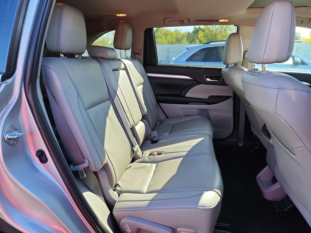 2019 Toyota Highlander Se VIN: 5TDJZRFH4KS593115 Lot: 84444935