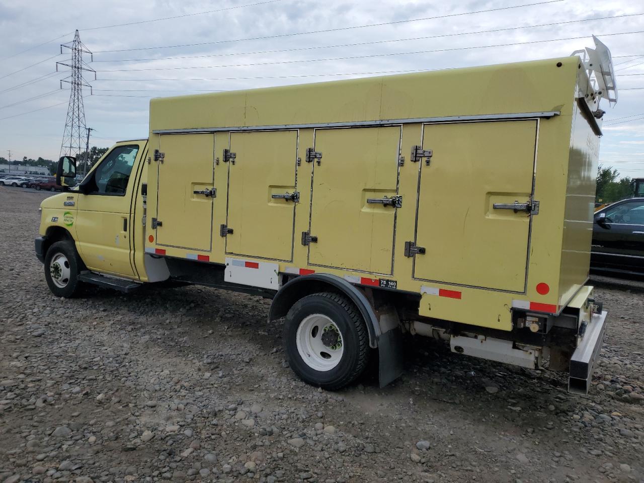 2019 Ford Econoline E450 Super Duty Cutaway Van yellow null gas 1FDXE4FSXKDC07700 photo #3