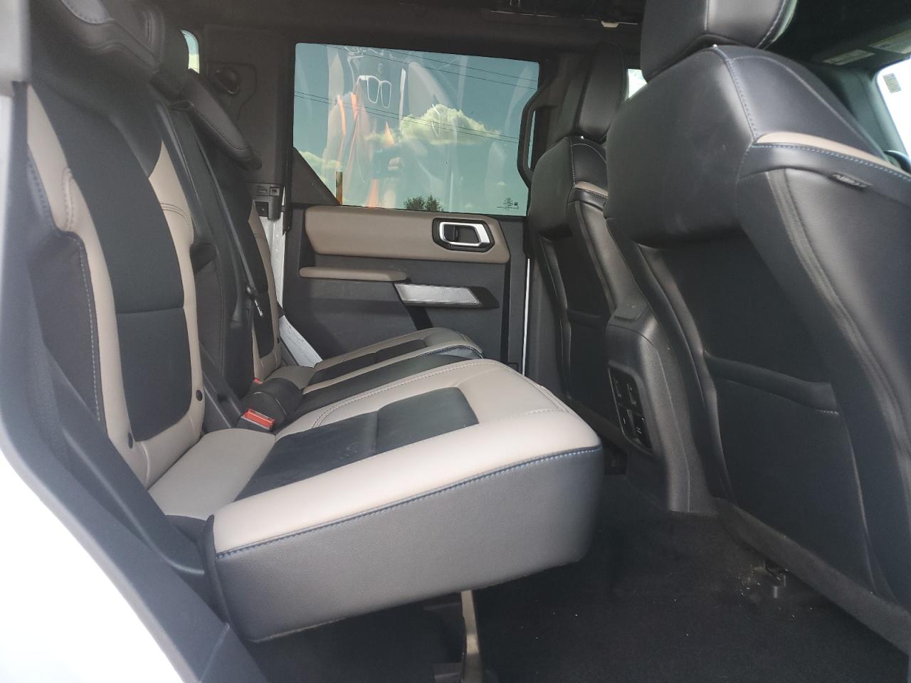 2022 Ford Bronco Base VIN: 1FMEE5DP2NLB39219 Lot: 70924485