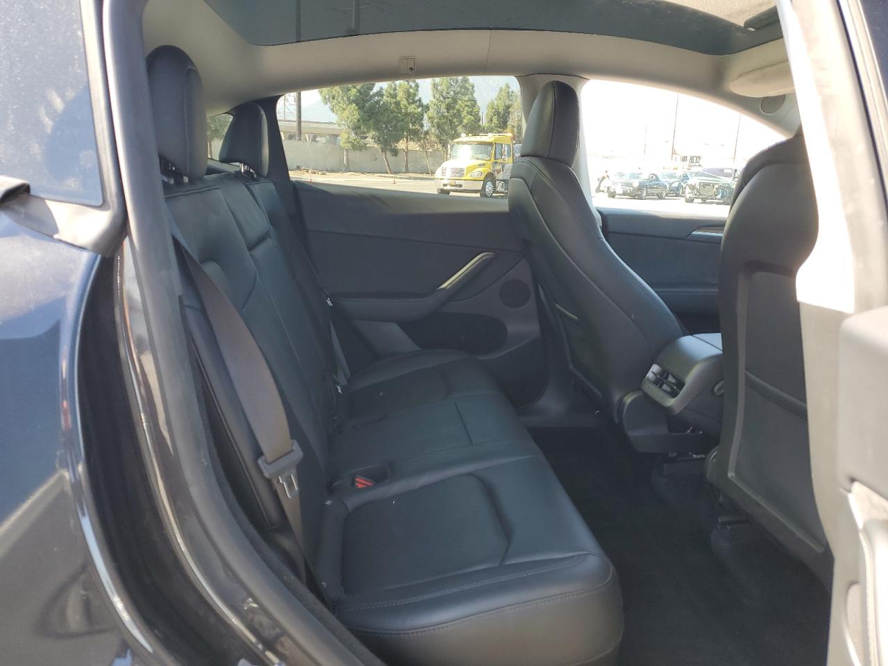 2024 Tesla Model Y VIN: 7SAYGDED0RF097073 Lot: 83821235