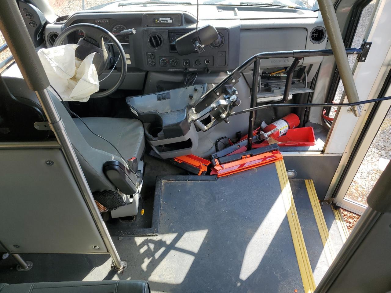 2019 Ford Econoline E350 Super Duty Cutaway Van VIN: 1FDEE3FS5KDC37477 Lot: 72088495