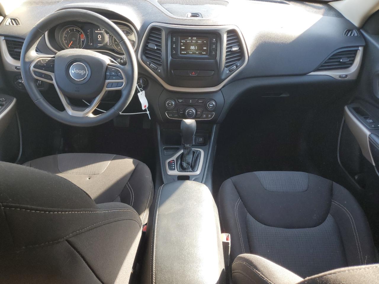 2017 Jeep Cherokee Latitude VIN: 1C4PJLCB7HD231668 Lot: 81880735