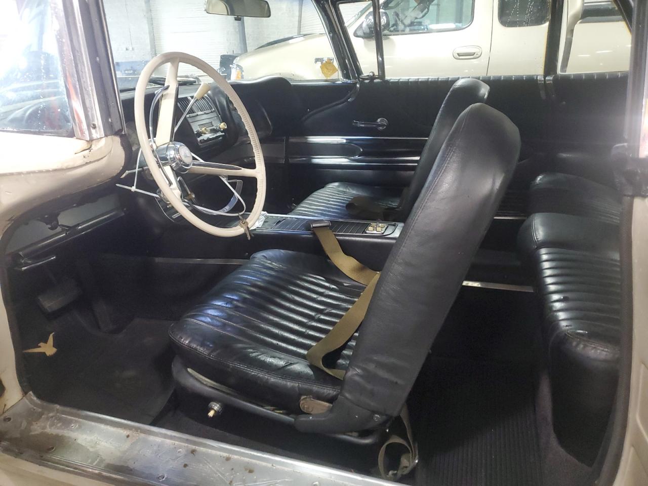 1960 Ford T Bird VIN: 0Y71Y187667 Lot: 80129455