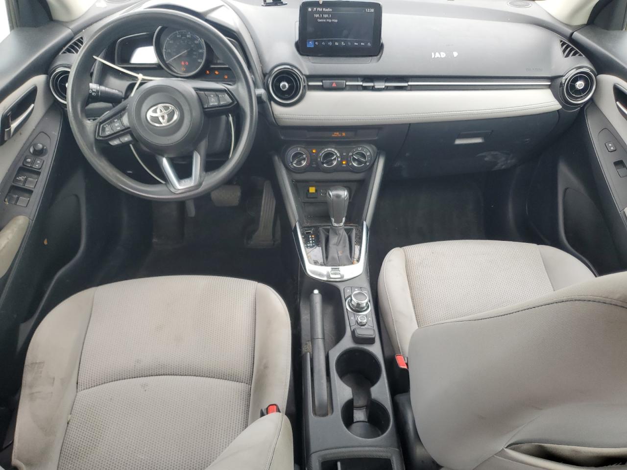 2020 Toyota Yaris Le VIN: 3MYDLBJV3LY701710 Lot: 82155005