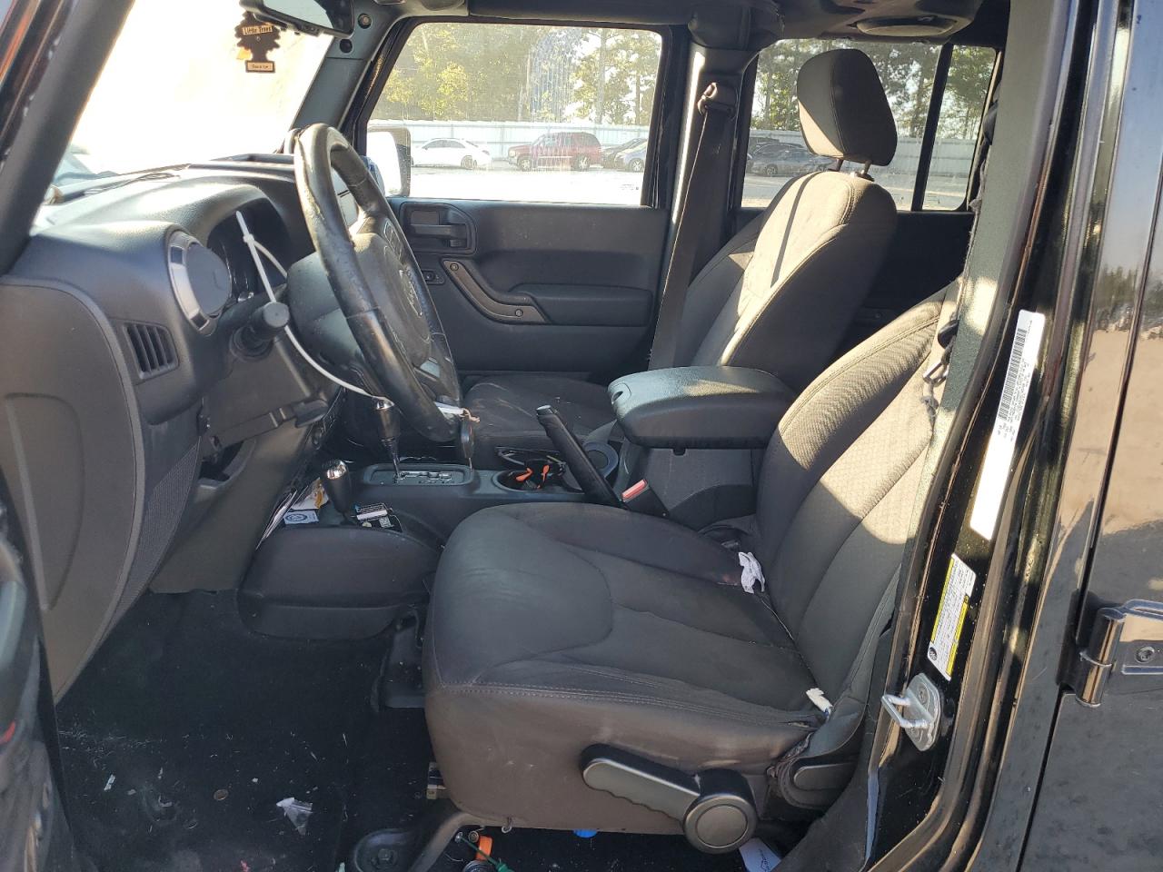 2014 Jeep Wrangler Unlimited Sport VIN: 1C4BJWDG2EL103748 Lot: 71136815